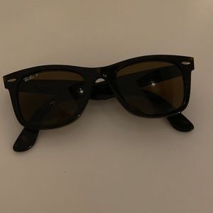 Ray-Ban Wayfarer Sunglasses in Tortoise